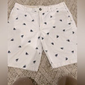Men’s izod sailboat print white shorts size 36